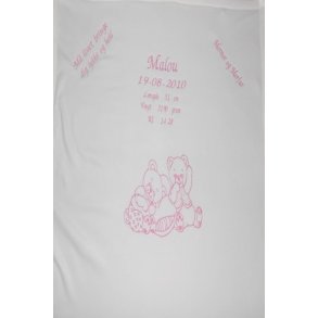 Rhvidt tppe med navn & dato & lyserd trd.