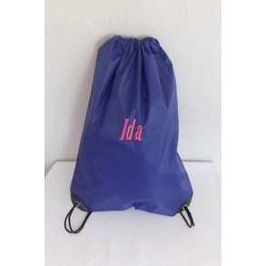 Mrkelilla gymnastikpose med navn.