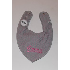 Gr trkldesmk med prikker & navn.