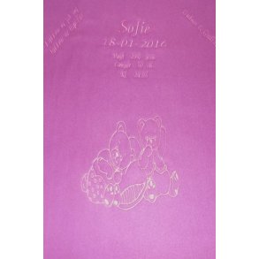 Mrk lilla tppe med navn & dato & lyselilla trd.