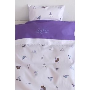 Junior sengetj lyselilla med Dinosaur og navn & dato.