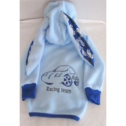 Lysebl jakke med navn.