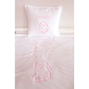 Hvidt tppest med lyserd trd & alle dataer & pude.