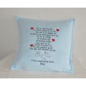 Lysebl� pude med sort tr�d & tekst.