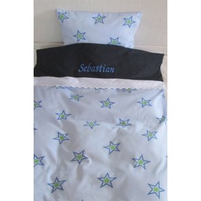 Lyseblt junior Sengetj med navn & dato.