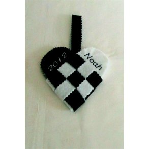 Sort / hvidt Julehjerte med navn & r.