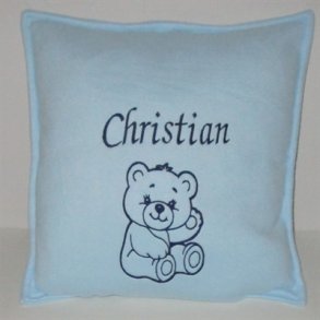 Lysebl� pude med navn.