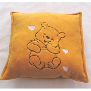 Karrygul pude med Bamse & navn.