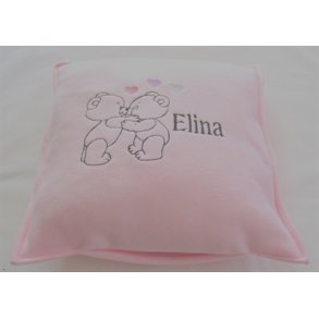 Pude med bamser og navn.