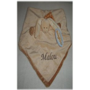 Beiges Nusseklud Kanin med navn.