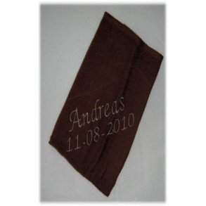 Brun ble med navn & dato.