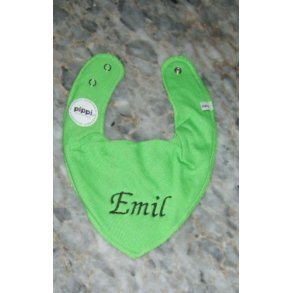 Grn trkldesmk med navn.