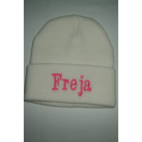 Strikhue lille Hvid med navn.