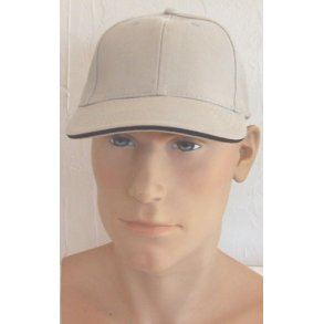 Beiges Caps med navn.